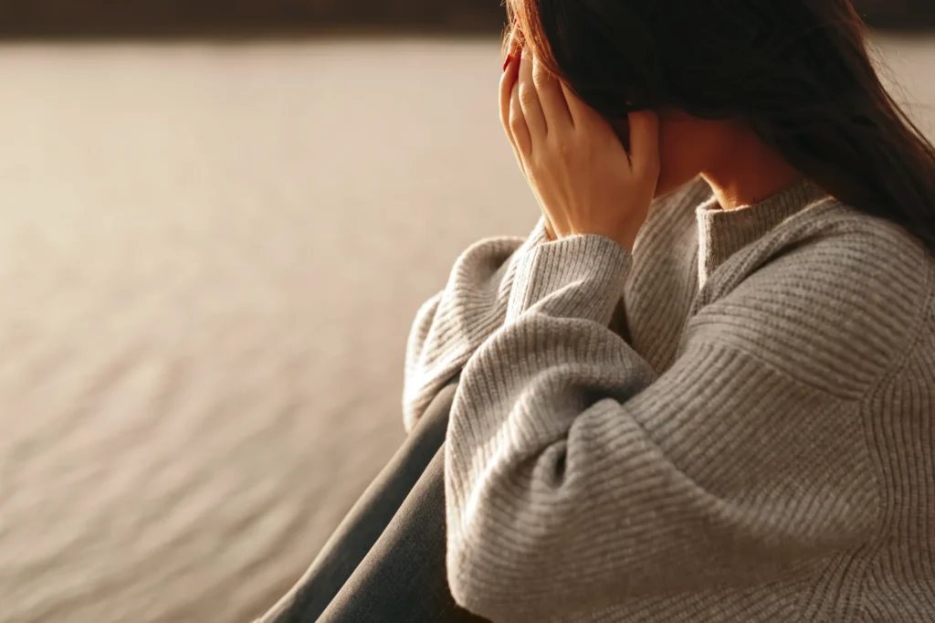 落ち込む女性