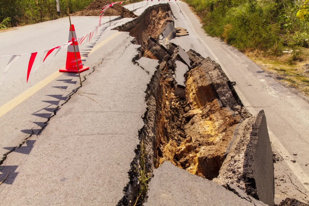 地割れした道路
