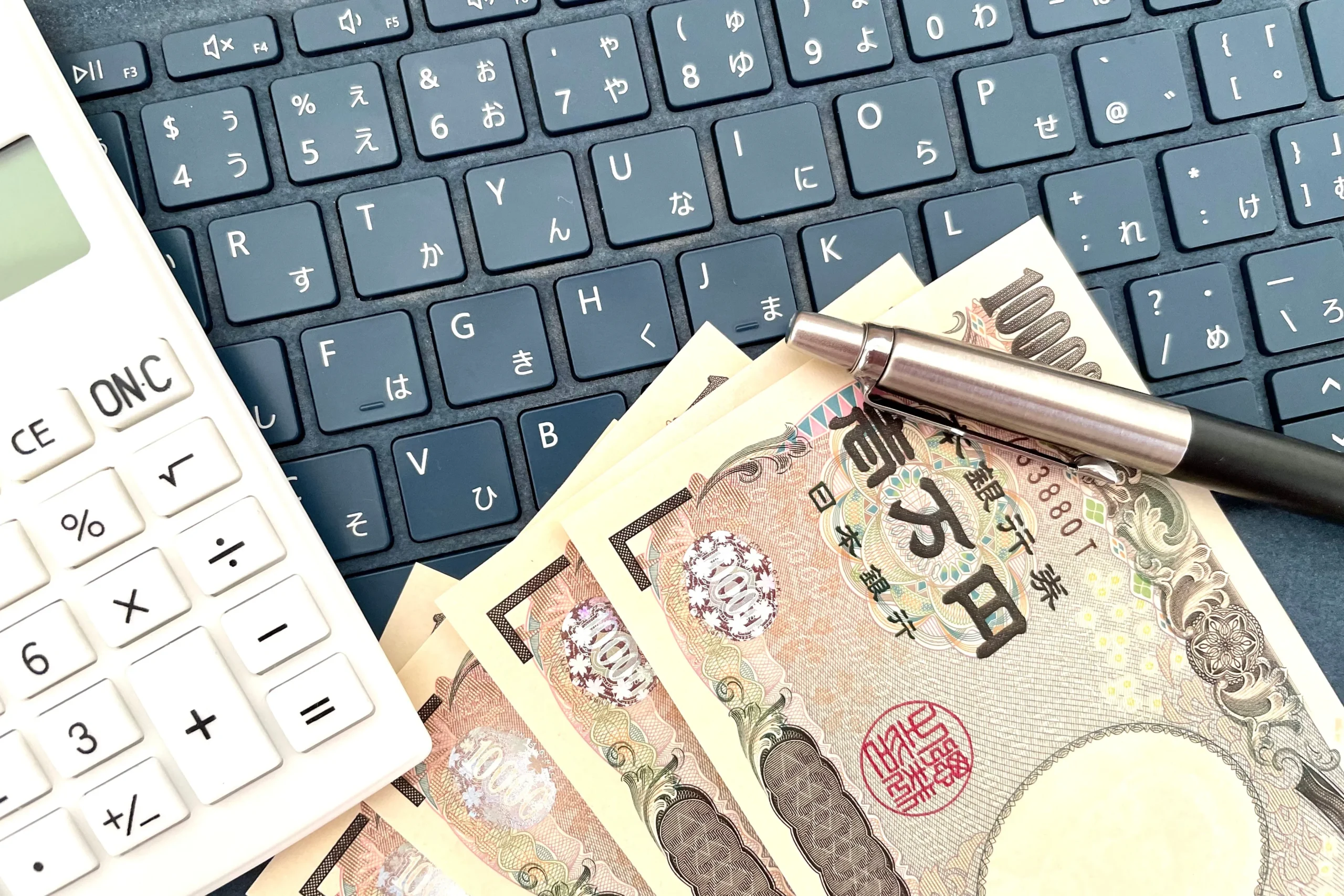 一万円札が置いてある
