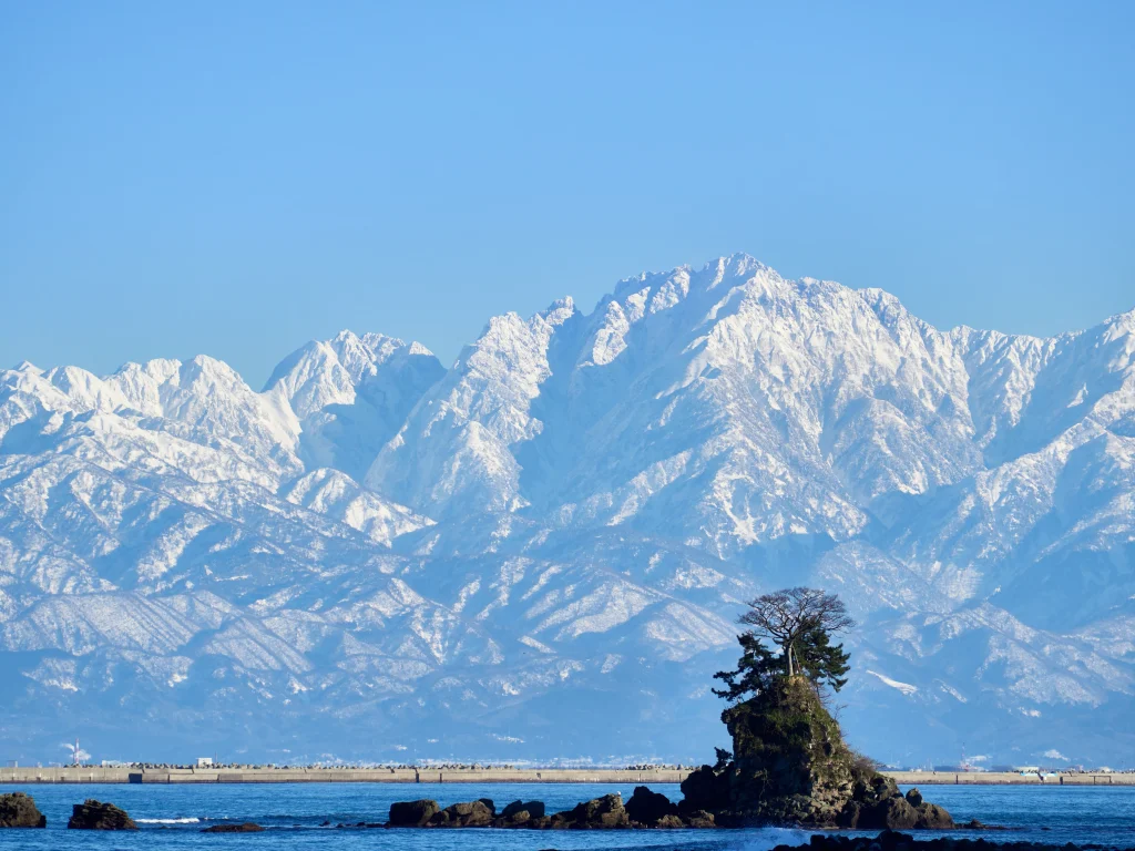 富山県の雪山