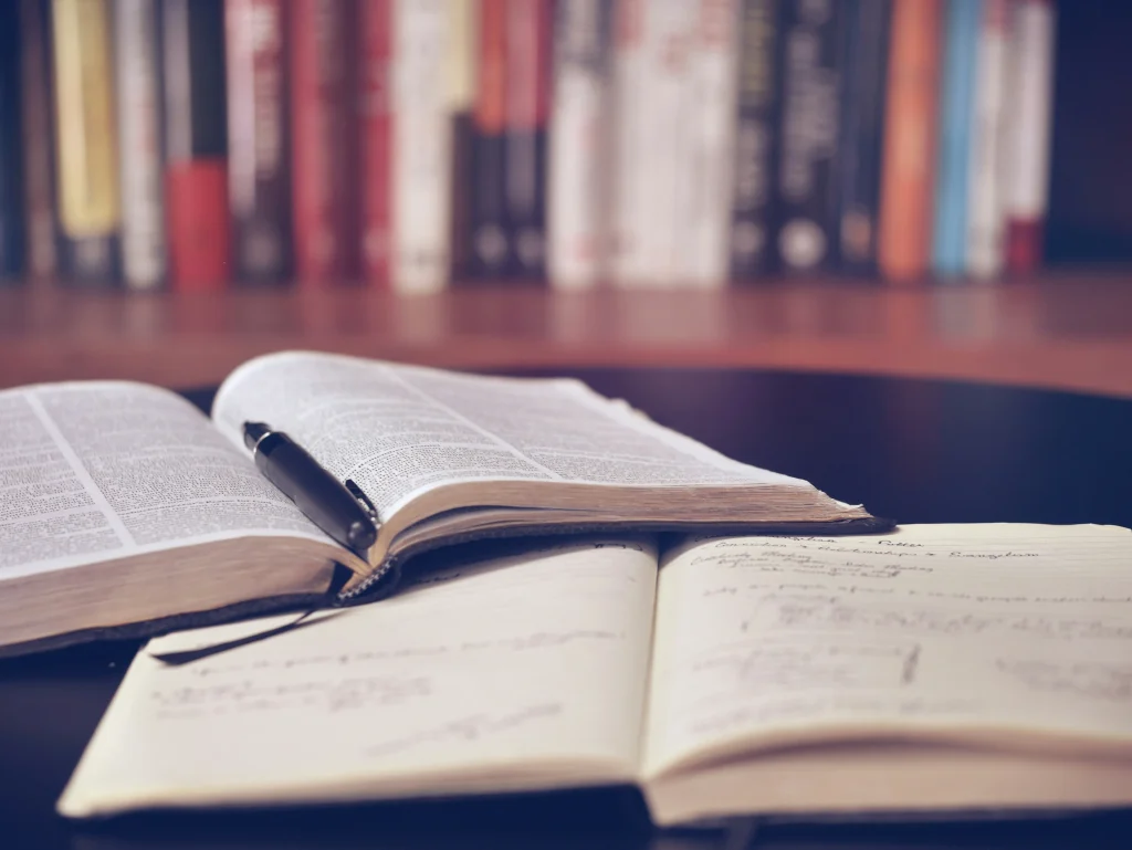 ページが開いた書籍