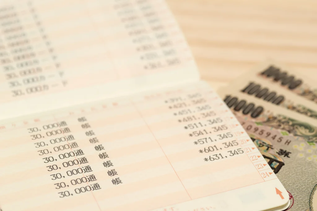 現金を通帳に貯める