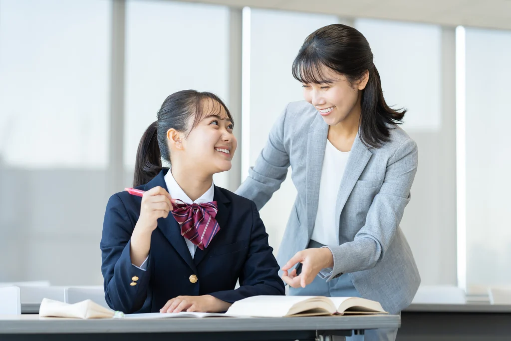 勉強を教える先生と生徒